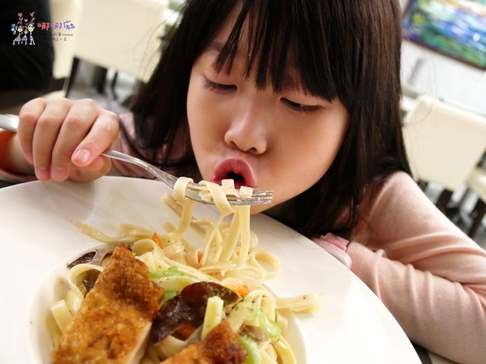 台灣住宿, 台灣旅遊, 宜蘭住宿, 攀岩, 有朋會館, 民宿推薦, 清水模, 礁溪, 親子住宿, 親子旅遊,宜蘭美食,礁溪美食,隱藏版法式料理