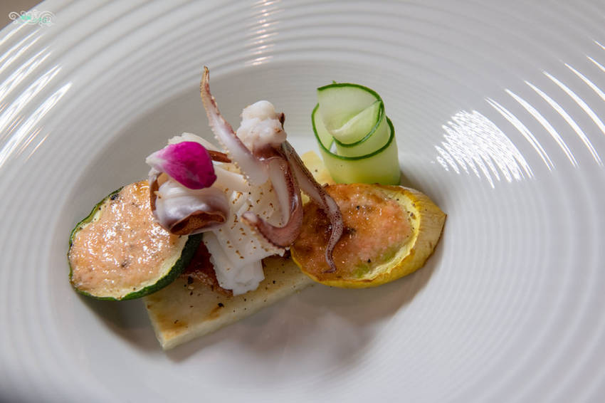 礁溪住宿推薦》宜蘭有朋會館 - 時尚簡約villa民宿 一泊二食的無菜單料理 - 時空幻境 凌雲江海清