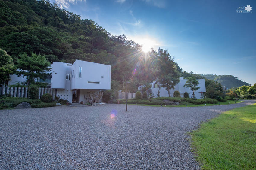 礁溪住宿推薦》宜蘭有朋會館 - 時尚簡約villa民宿 一泊二食的無菜單料理 - 時空幻境 凌雲江海清