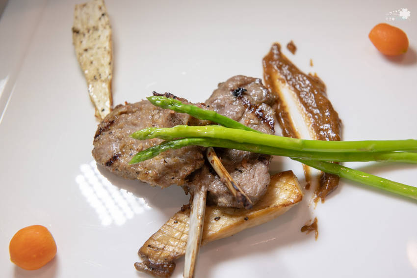 礁溪住宿推薦》宜蘭有朋會館 - 時尚簡約villa民宿 一泊二食的無菜單料理 - 時空幻境 凌雲江海清