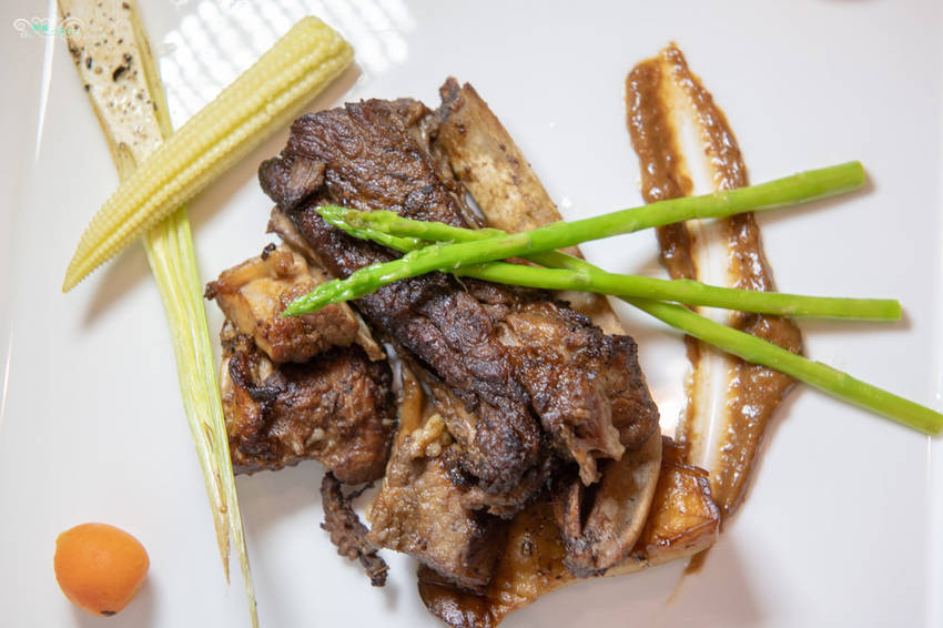 礁溪住宿推薦》宜蘭有朋會館 - 時尚簡約villa民宿 一泊二食的無菜單料理 - 時空幻境 凌雲江海清