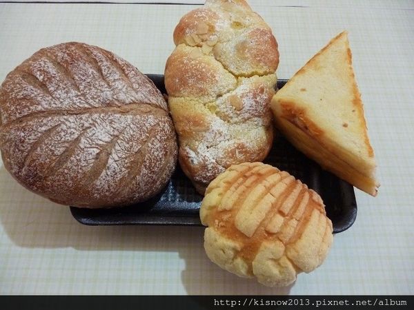 巴黎50-四種麵包.JPG