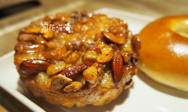 小巴黎人麵包製作所(敦南門市)：【敦化南路│西式料理】給麵包控的超Q彈麵包，搭配豐盛優雅餐點『小巴黎人麵包製作所』