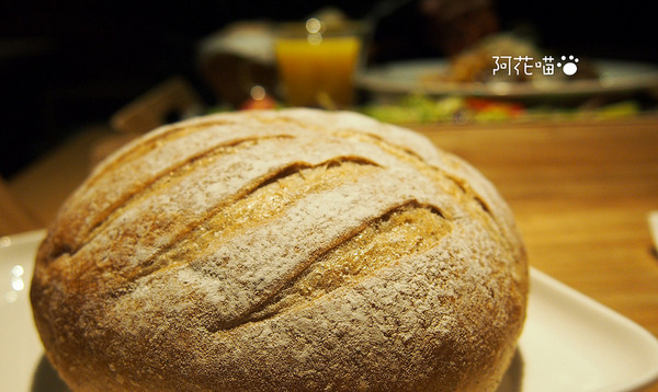 小巴黎人麵包製作所(敦南門市)：【敦化南路│西式料理】給麵包控的超Q彈麵包，搭配豐盛優雅餐點『小巴黎人麵包製作所』