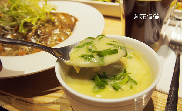 小巴黎人麵包製作所(敦南門市)：【敦化南路│西式料理】給麵包控的超Q彈麵包，搭配豐盛優雅餐點『小巴黎人麵包製作所』