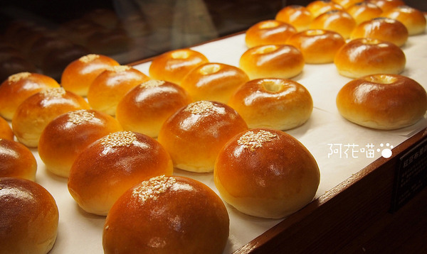 小巴黎人麵包製作所(敦南門市)：【敦化南路│西式料理】給麵包控的超Q彈麵包，搭配豐盛優雅餐點『小巴黎人麵包製作所』