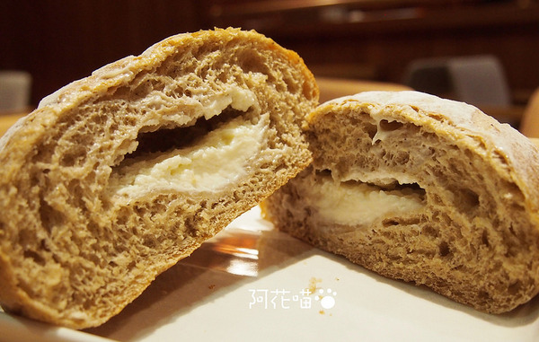 小巴黎人麵包製作所(敦南門市)：【敦化南路│西式料理】給麵包控的超Q彈麵包，搭配豐盛優雅餐點『小巴黎人麵包製作所』