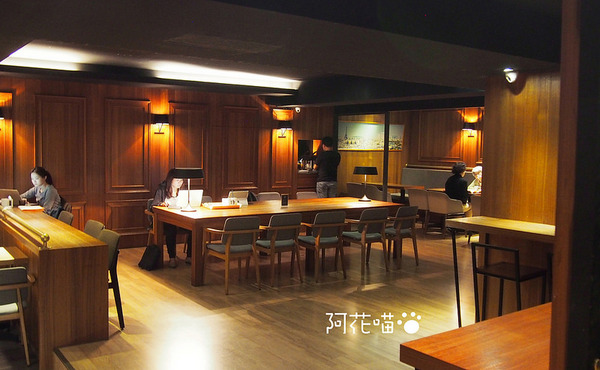 小巴黎人麵包製作所(敦南門市)：【敦化南路│西式料理】給麵包控的超Q彈麵包，搭配豐盛優雅餐點『小巴黎人麵包製作所』