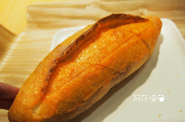 小巴黎人麵包製作所(敦南門市)：【敦化南路│西式料理】給麵包控的超Q彈麵包，搭配豐盛優雅餐點『小巴黎人麵包製作所』