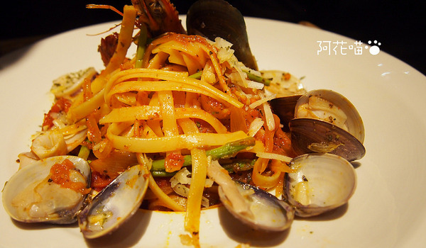 小巴黎人麵包製作所(敦南門市)：【敦化南路│西式料理】給麵包控的超Q彈麵包，搭配豐盛優雅餐點『小巴黎人麵包製作所』