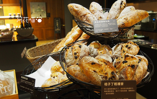 小巴黎人麵包製作所(敦南門市)：【敦化南路│西式料理】給麵包控的超Q彈麵包，搭配豐盛優雅餐點『小巴黎人麵包製作所』