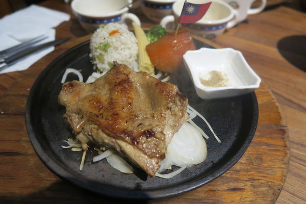 【台中豐原區】CP值極高的重量級牛排『史堤克先生』