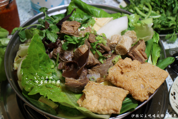 山羊城全羊館羊肉爐(蘆洲三民店)：蘆洲羊肉爐『山羊城全羊館羊肉爐(蘆洲三民店)』紅燒羊/宵夜/捷運蘆洲站