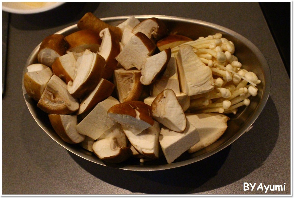 韓肉舖：『愛評體驗團』來自韓國歐巴開的道地韓國烤肉、選用韓國最新最夯的超大石頭烤盤－韓肉舖