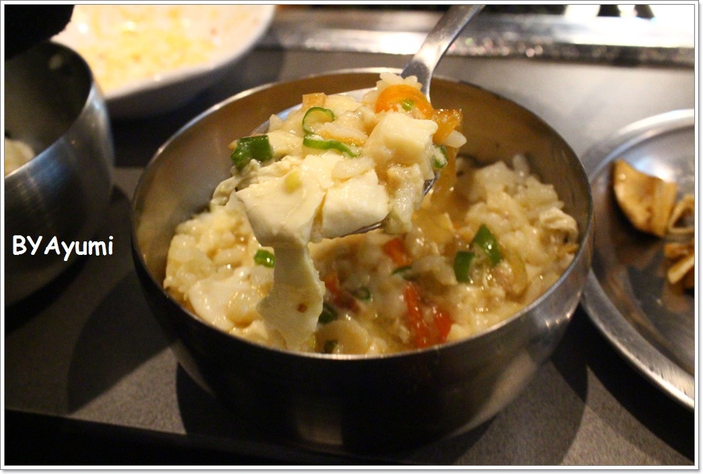 韓肉舖：『愛評體驗團』來自韓國歐巴開的道地韓國烤肉、選用韓國最新最夯的超大石頭烤盤－韓肉舖