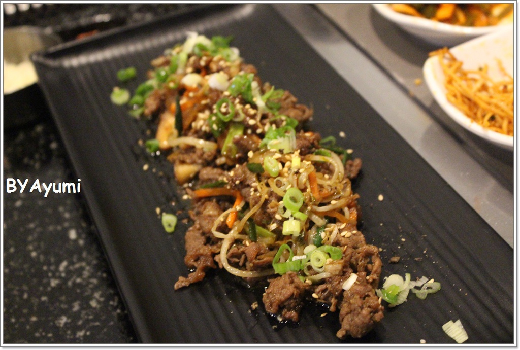 韓肉舖：『愛評體驗團』來自韓國歐巴開的道地韓國烤肉、選用韓國最新最夯的超大石頭烤盤－韓肉舖