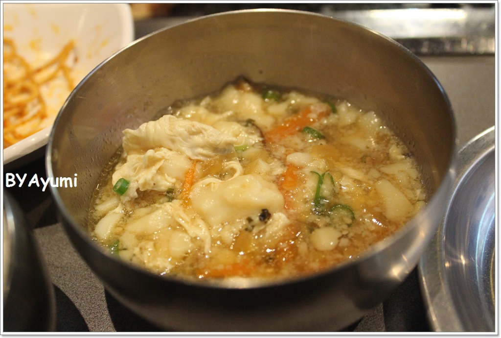 韓肉舖：『愛評體驗團』來自韓國歐巴開的道地韓國烤肉、選用韓國最新最夯的超大石頭烤盤－韓肉舖