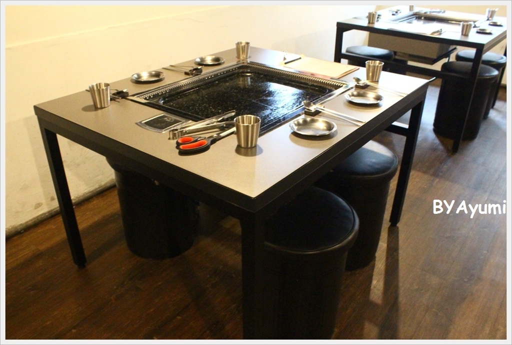 韓肉舖：『愛評體驗團』來自韓國歐巴開的道地韓國烤肉、選用韓國最新最夯的超大石頭烤盤－韓肉舖