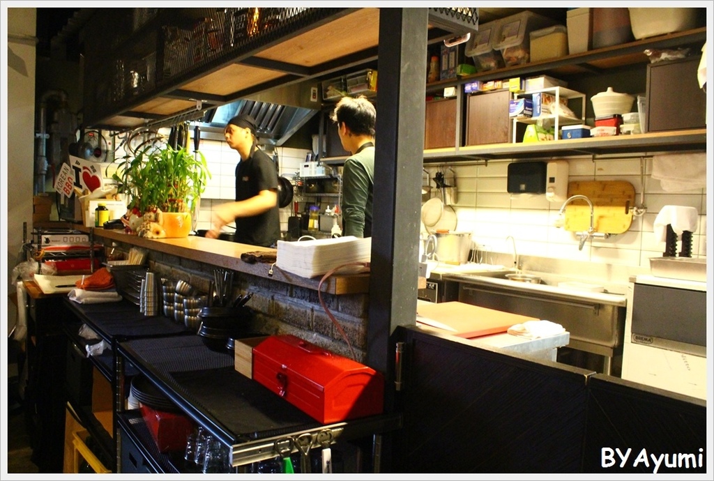 韓肉舖：『愛評體驗團』來自韓國歐巴開的道地韓國烤肉、選用韓國最新最夯的超大石頭烤盤－韓肉舖