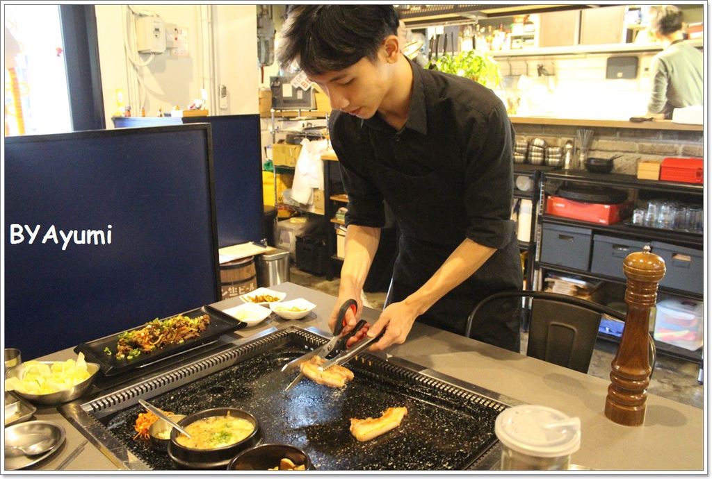 韓肉舖：『愛評體驗團』來自韓國歐巴開的道地韓國烤肉、選用韓國最新最夯的超大石頭烤盤－韓肉舖