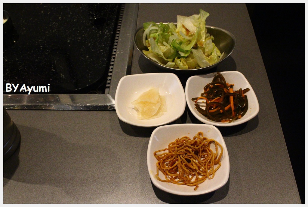 韓肉舖：『愛評體驗團』來自韓國歐巴開的道地韓國烤肉、選用韓國最新最夯的超大石頭烤盤－韓肉舖