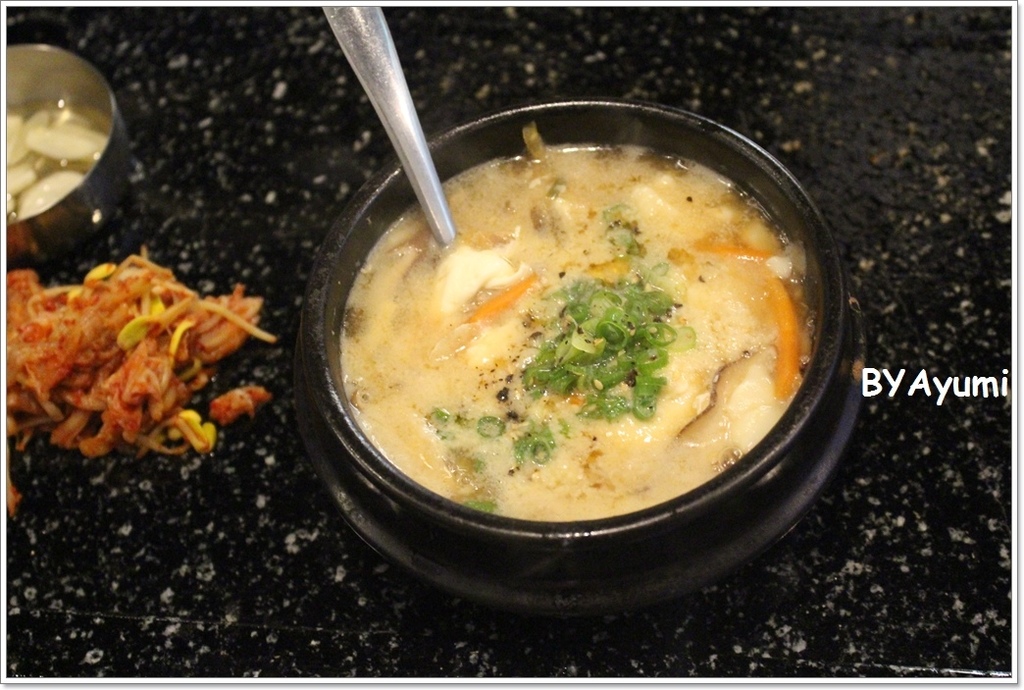 韓肉舖：『愛評體驗團』來自韓國歐巴開的道地韓國烤肉、選用韓國最新最夯的超大石頭烤盤－韓肉舖