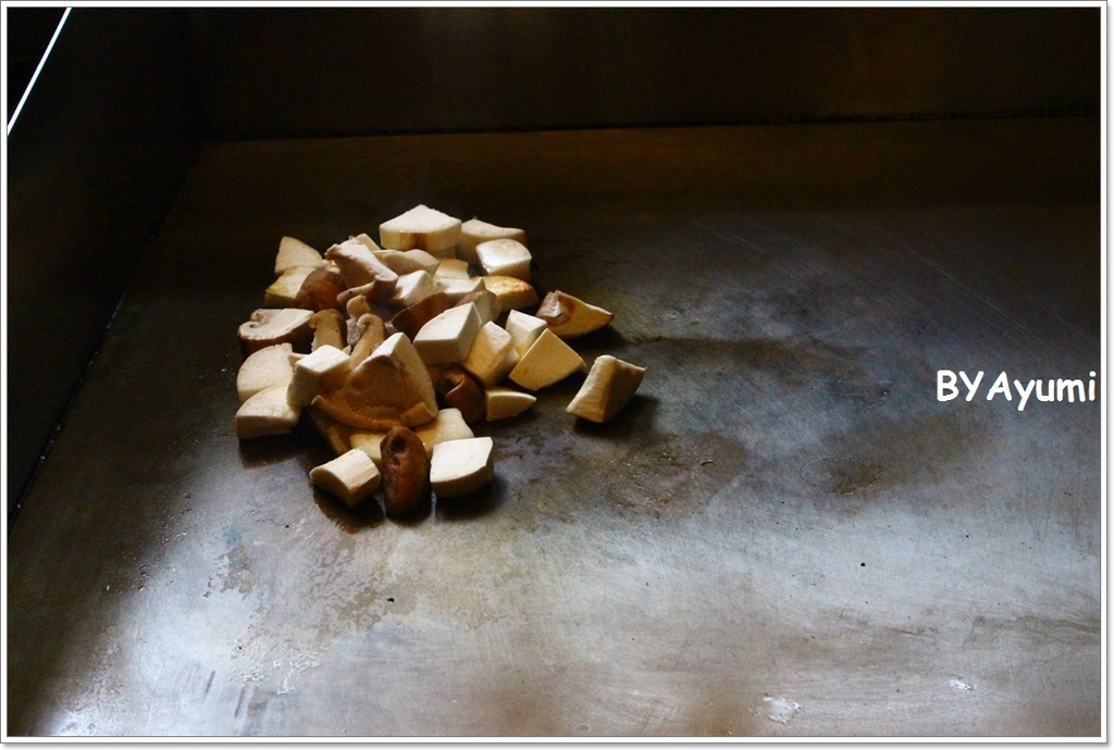 韓肉舖：『愛評體驗團』來自韓國歐巴開的道地韓國烤肉、選用韓國最新最夯的超大石頭烤盤－韓肉舖