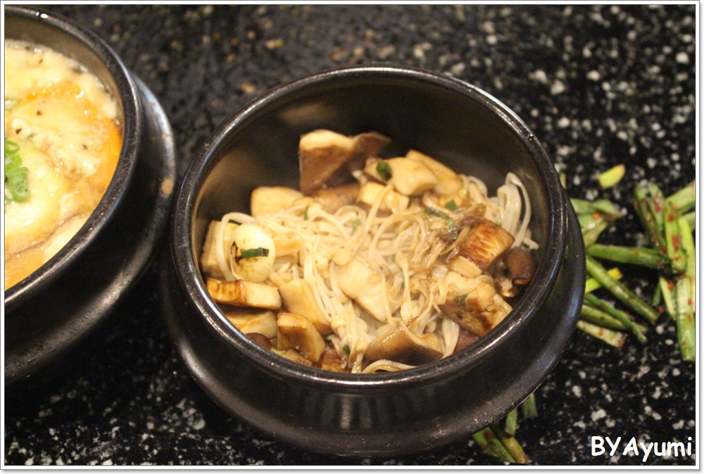 韓肉舖：『愛評體驗團』來自韓國歐巴開的道地韓國烤肉、選用韓國最新最夯的超大石頭烤盤－韓肉舖