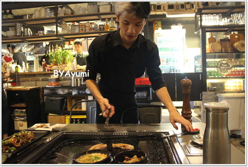 韓肉舖：『愛評體驗團』來自韓國歐巴開的道地韓國烤肉、選用韓國最新最夯的超大石頭烤盤－韓肉舖