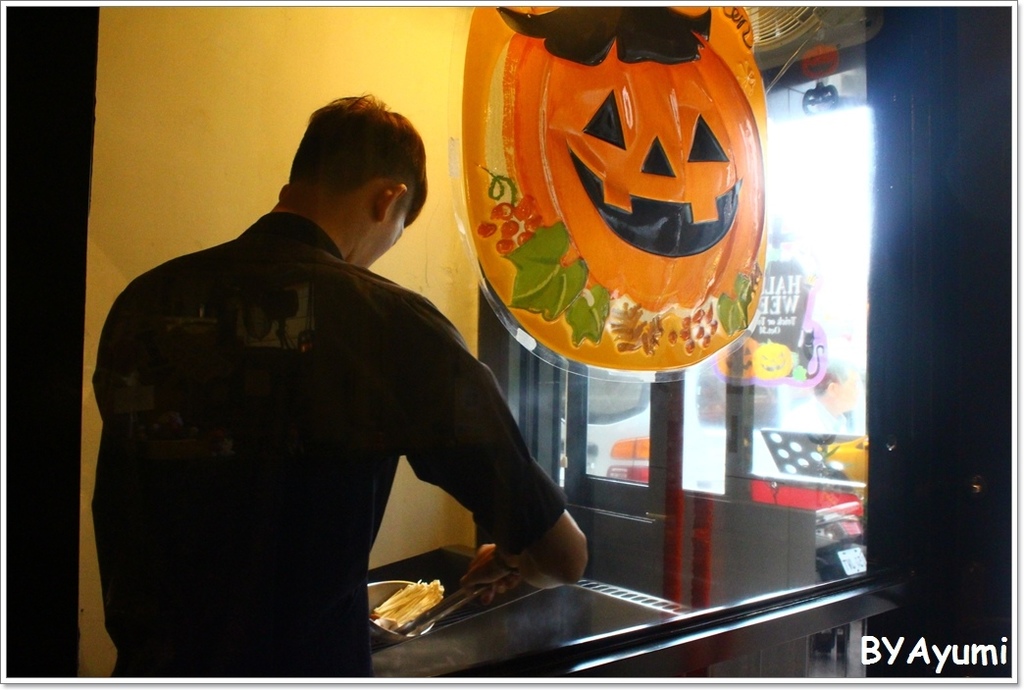 韓肉舖：『愛評體驗團』來自韓國歐巴開的道地韓國烤肉、選用韓國最新最夯的超大石頭烤盤－韓肉舖