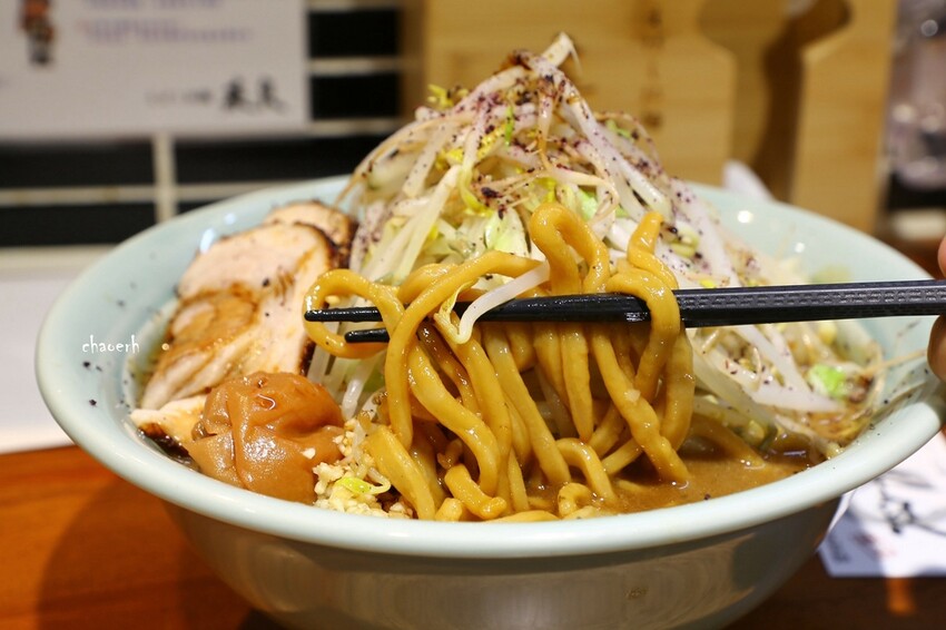 台南-菜良sara日式拉麵 《 二郎系拉麵》 台南-菜良sara日式拉麵 《 二郎系拉麵》