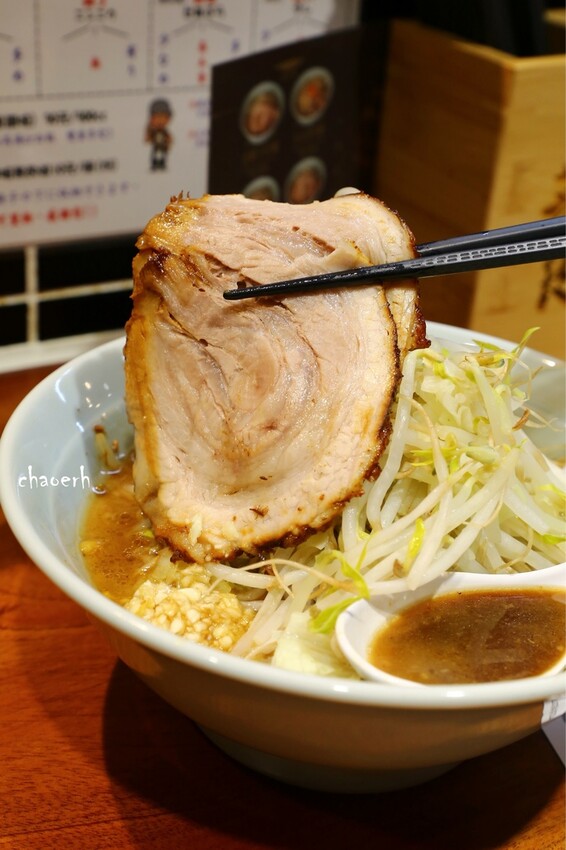 台南-菜良sara日式拉麵 《 二郎系拉麵》 台南-菜良sara日式拉麵 《 二郎系拉麵》