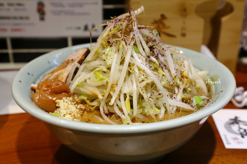 台南-菜良sara日式拉麵 《 二郎系拉麵》 台南-菜良sara日式拉麵 《 二郎系拉麵》