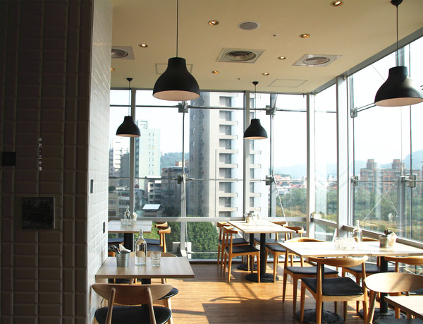 【台北市士林區。下午茶】omocafé 天母SOGO 早午餐下午茶 用餐環境佳 休息一下繼續逛 芝山捷運站