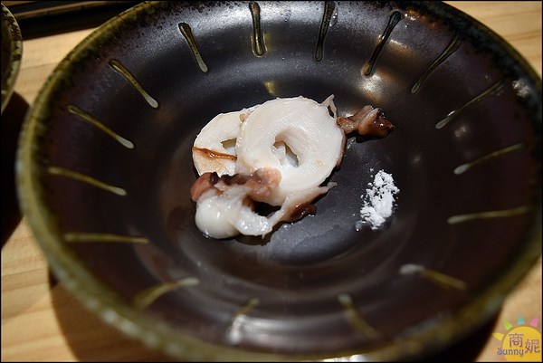 一貫入魂：台中江戶前壽司【Takumi 將酒肴(一貫入魂)】。新鮮人溫壽司一貫吃完再出一貫享受慢食的無菜單料理