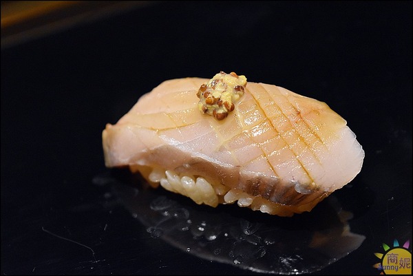 一貫入魂：台中江戶前壽司【Takumi 將酒肴(一貫入魂)】。新鮮人溫壽司一貫吃完再出一貫享受慢食的無菜單料理