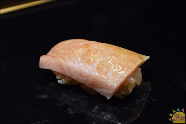 一貫入魂：台中江戶前壽司【Takumi 將酒肴(一貫入魂)】。新鮮人溫壽司一貫吃完再出一貫享受慢食的無菜單料理