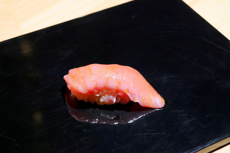 【台中】一貫入魂:隱密江戶前壽司料亭華麗散壽司豐盛上桌 還有無菜單1680壽司套餐飽足又滿足!