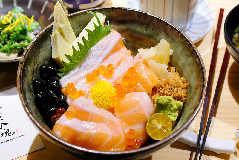 【台中】一貫入魂:隱密江戶前壽司料亭華麗散壽司豐盛上桌 還有無菜單1680壽司套餐飽足又滿足!