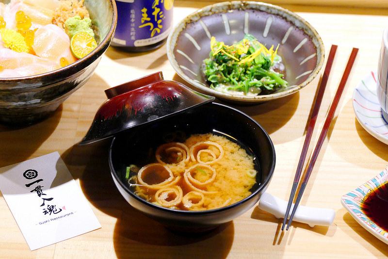 【台中】一貫入魂:隱密江戶前壽司料亭華麗散壽司豐盛上桌 還有無菜單1680壽司套餐飽足又滿足!