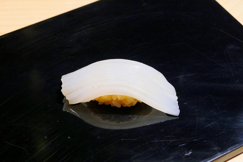 【台中】一貫入魂:隱密江戶前壽司料亭華麗散壽司豐盛上桌 還有無菜單1680壽司套餐飽足又滿足!