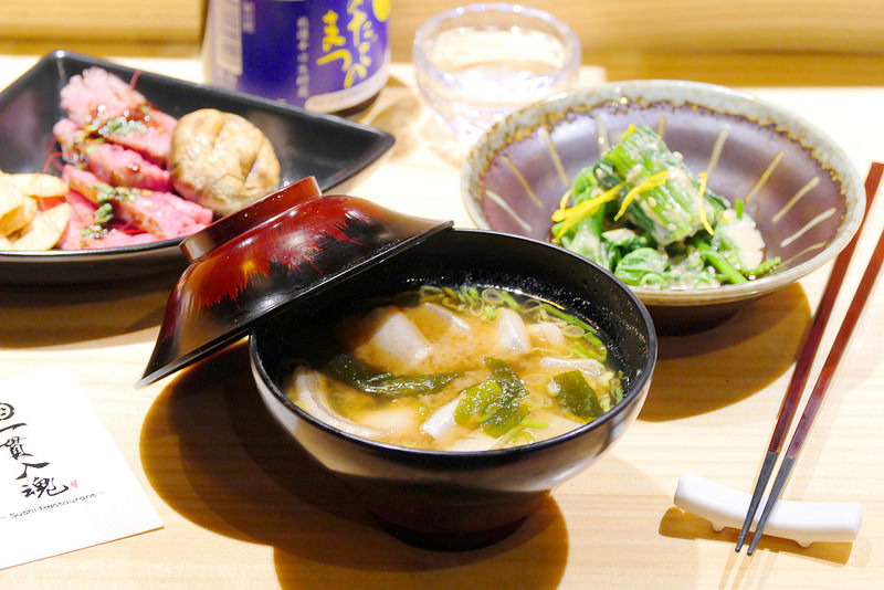 【台中】一貫入魂:隱密江戶前壽司料亭華麗散壽司豐盛上桌 還有無菜單1680壽司套餐飽足又滿足!