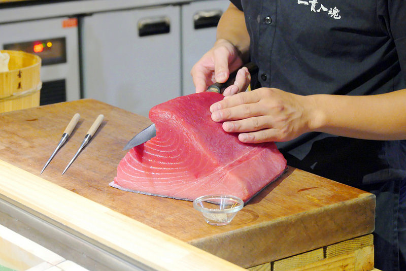 【台中】一貫入魂:隱密江戶前壽司料亭華麗散壽司豐盛上桌 還有無菜單1680壽司套餐飽足又滿足!