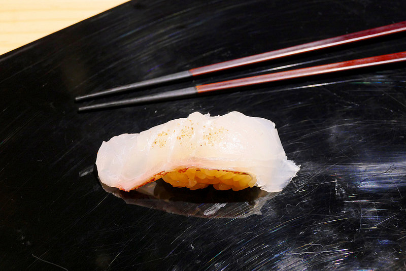 【台中】一貫入魂:隱密江戶前壽司料亭華麗散壽司豐盛上桌 還有無菜單1680壽司套餐飽足又滿足!