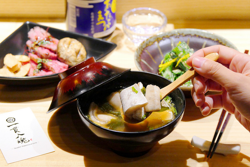 【台中】一貫入魂:隱密江戶前壽司料亭華麗散壽司豐盛上桌 還有無菜單1680壽司套餐飽足又滿足!