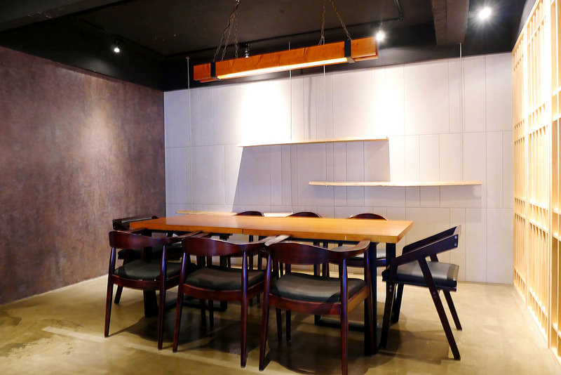 【台中】一貫入魂:隱密江戶前壽司料亭華麗散壽司豐盛上桌 還有無菜單1680壽司套餐飽足又滿足!