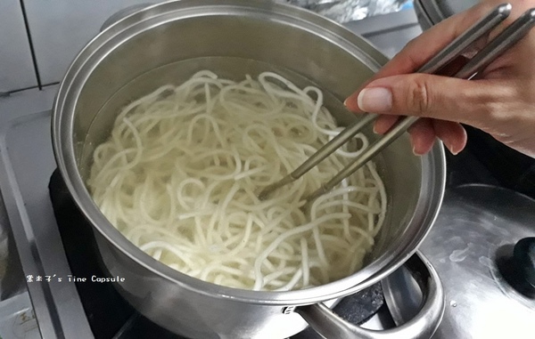 點線麵 單純不簡單 簡單做好麵：[冷凍方便麵]點線麵-五分鐘的快速料理，好吃的快速乾拌麵!口味多!