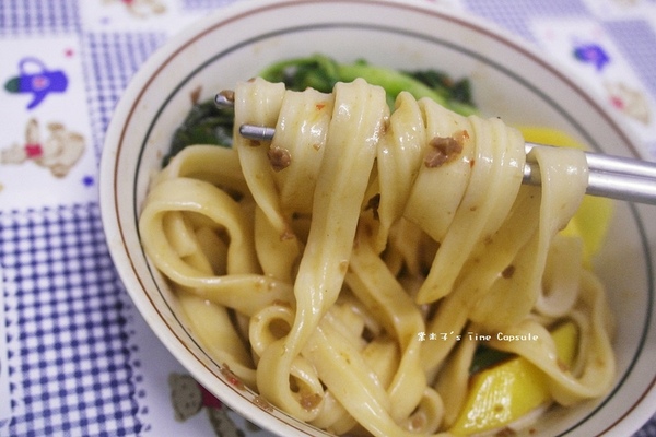 點線麵 單純不簡單 簡單做好麵：[冷凍方便麵]點線麵-五分鐘的快速料理，好吃的快速乾拌麵!口味多!