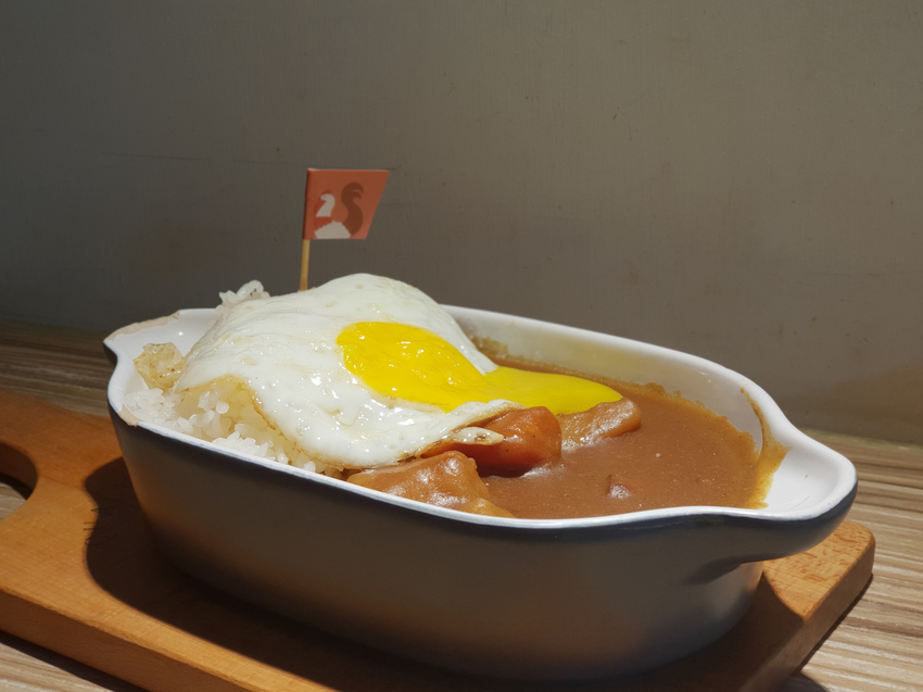 台北美食||Home Curry﻿-藏在萬年大樓裡的日式咖哩，平價又可愛||萬華區、台北咖哩飯