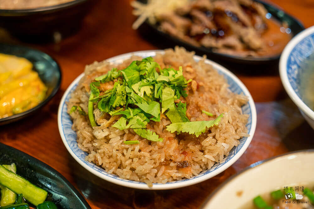 宜蘭冬山車站旁美食推薦!阿婆油飯從早餐賣到宵夜,在地人銅板美食名單。